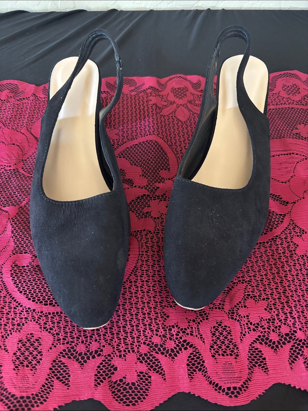 Classic Black Suede Slingback Pumps - Women's size 41 (9) DT2202